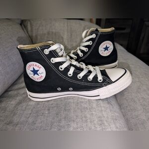 Women's 7.5 or men's 5.5 black converse all star Hitop